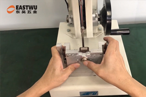 P01房车家具小按钮锁拉力测试